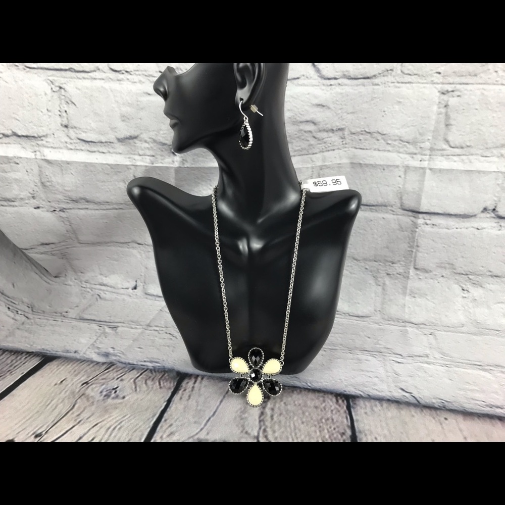 FASHION JEWELRY - Picture 5 of 7